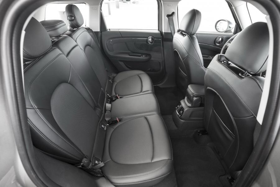 Интерьер Mini Cooper S E Countryman ALL4 (F60) 2017 года  (NA) (фото 6 из 6)